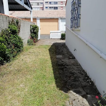 Maison Deux Chambres Avec Jardin A 100M De L'Ocean 莱萨布勒-多洛讷 外观 照片